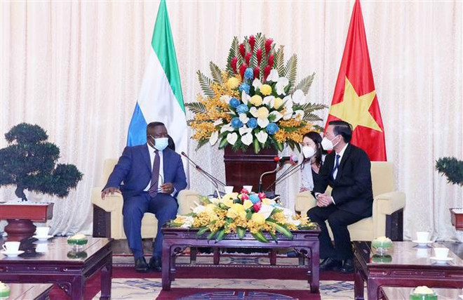 Autoridades de Ciudad Ho Chi Minh reciben al presidente de Sierra Leona ảnh 1 Autoridades de Ciudad Ho Chi Minh reciben al presidente de Sierra Leona ảnh 1