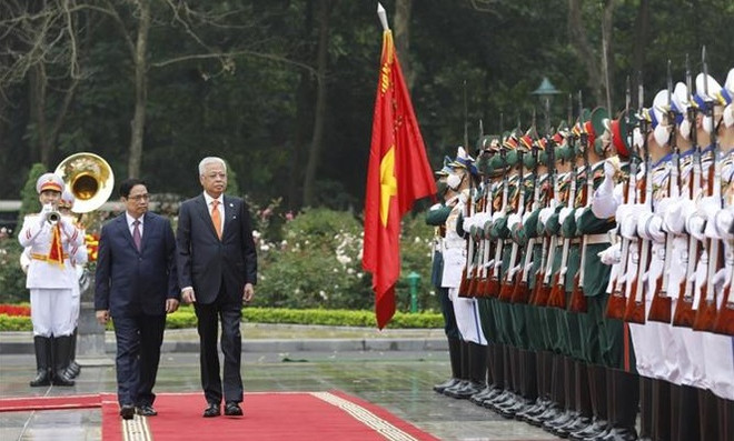 Primer ministro vietnamita da la bienvenida a su homólogo malasio ảnh 1 Primer ministro vietnamita da la bienvenida a su homólogo malasio ảnh 1