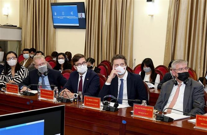 Debaten en Hanoi mejora de capacidad de gestión empresarial ảnh 2 Debaten en Hanoi mejora de capacidad de gestión empresarial ảnh 2