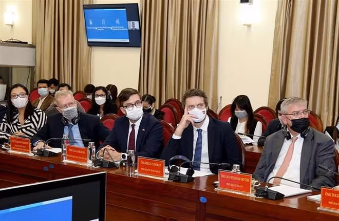 Debaten en Hanoi mejora de capacidad de gestión empresarial ảnh 2 Debaten en Hanoi mejora de capacidad de gestión empresarial ảnh 2