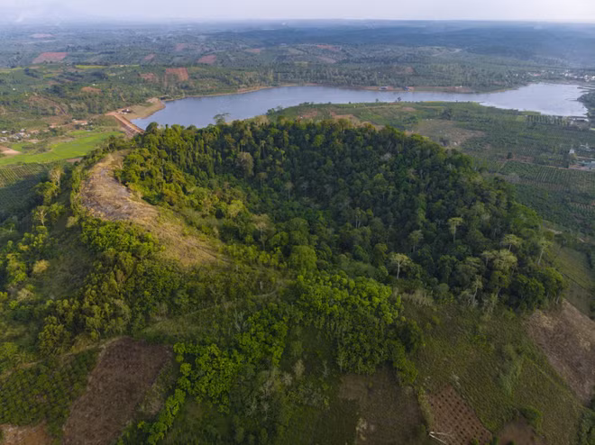 La belleza de cráteres en el Geoparque Dak Nong ảnh 1