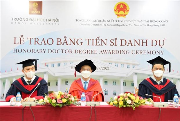 Empresario hongkonés recibe título de Doctor Honoris Causa de Universidad de Hanoi ảnh 1 Empresario hongkonés recibe título de Doctor Honoris Causa de Universidad de Hanoi ảnh 1