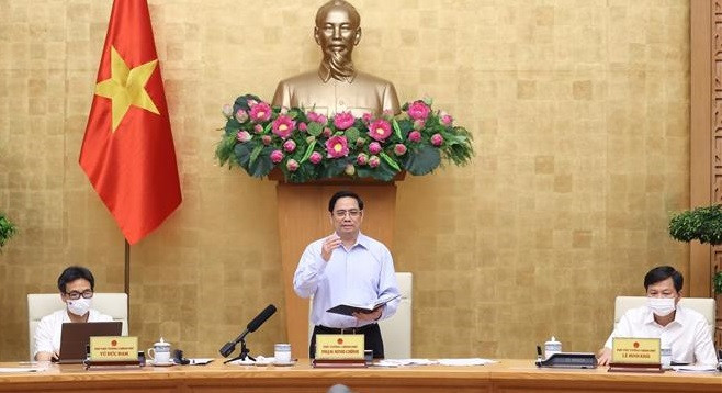 Primer Ministro vietnamita insta a tomar nuevas soluciones en la lucha contra el COVID-19 ảnh 1 Primer Ministro vietnamita insta a tomar nuevas soluciones en la lucha contra el COVID-19 ảnh 1