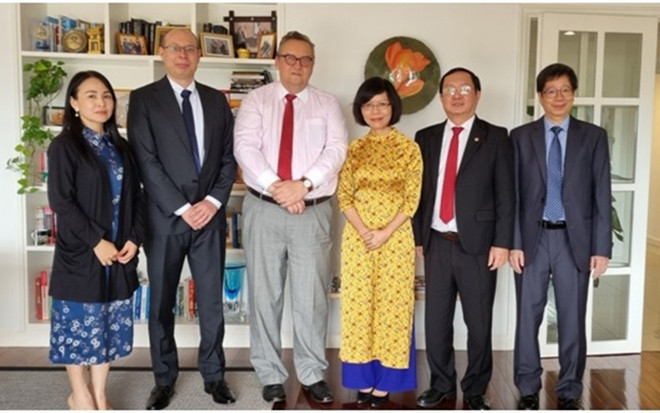 Funcionaria vietnamita recibe Orden del León de Finlandia ảnh 1 Funcionaria vietnamita recibe Orden del León de Finlandia ảnh 1