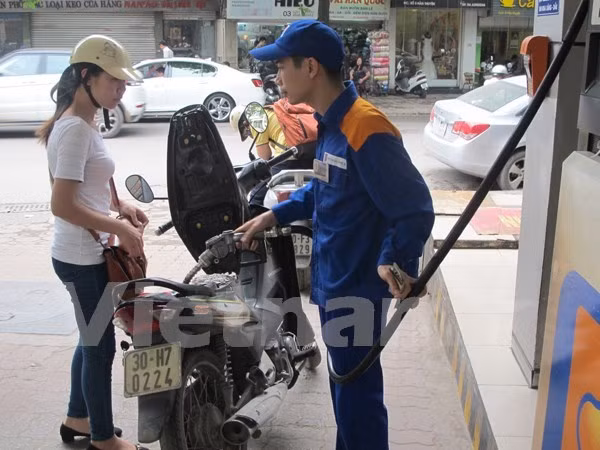 Continúa reducción de precios de combustibles en Vietnam ảnh 1 Continúa reducción de precios de combustibles en Vietnam ảnh 1
