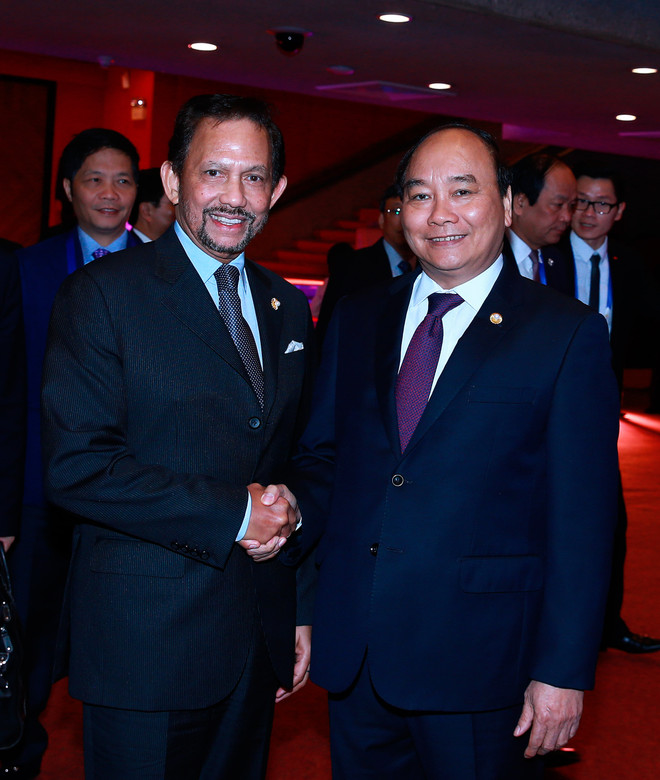 Premier de Vietnam y sultán de Brunei se reúnen en marco de Cumbre de ASEAN ảnh 1 Premier de Vietnam y sultán de Brunei se reúnen en marco de Cumbre de ASEAN ảnh 1