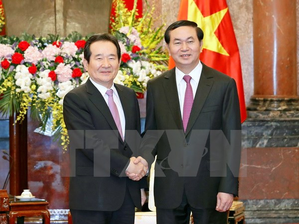 Líderes vietnamitas reciben a presidente del Parlamento sudcoreano ảnh 2 Líderes vietnamitas reciben a presidente del Parlamento sudcoreano ảnh 2
