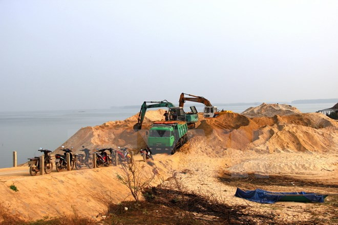 Tay Ninh suspende actividades de extracción de arena en embalse Dau Tieng ảnh 1 Tay Ninh suspende actividades de extracción de arena en embalse Dau Tieng ảnh 1