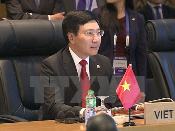 Vicepremier vietnamita sostiene encuentros bilaterales en Manila ảnh 1 Vicepremier vietnamita sostiene encuentros bilaterales en Manila ảnh 1