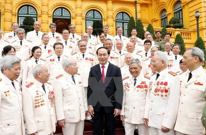 Presidente vietnamita elogia contribuciones de expolicías logísticos de la guerra ảnh 1 Presidente vietnamita elogia contribuciones de expolicías logísticos de la guerra ảnh 1