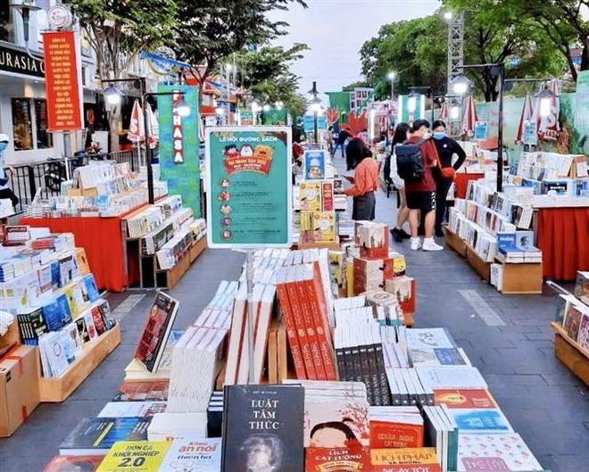 Calle de flores en Ciudad Ho Chi Minh da bienvenida al Año Nuevo Lunar ảnh 2 Calle de flores en Ciudad Ho Chi Minh da bienvenida al Año Nuevo Lunar ảnh 2