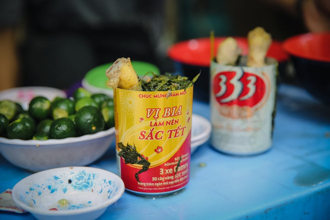 Degustar fideos con pollo cocido en lata de cerveza en Hanoi ảnh 1 Degustar fideos con pollo cocido en lata de cerveza en Hanoi ảnh 1