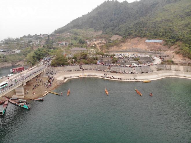Celebran en provincia vietnamita regata de barcos con motivo del Tet ảnh 1 Celebran en provincia vietnamita regata de barcos con motivo del Tet ảnh 1