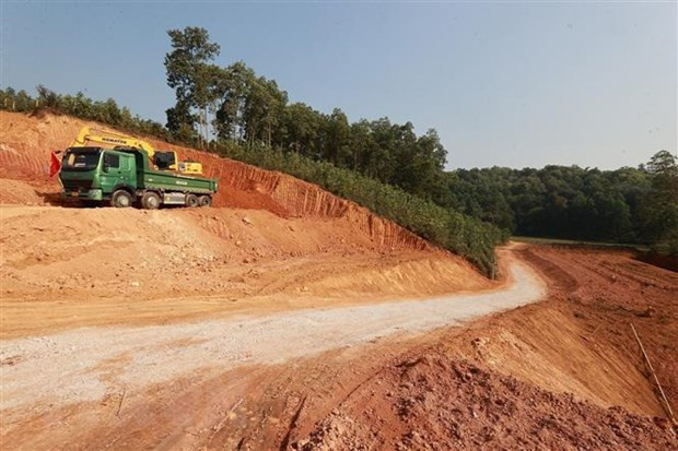 Premier vietnamita inspecciona proyecto de carretera Tuyen Quang-Phu Tho ảnh 2 Premier vietnamita inspecciona proyecto de carretera Tuyen Quang-Phu Tho ảnh 2