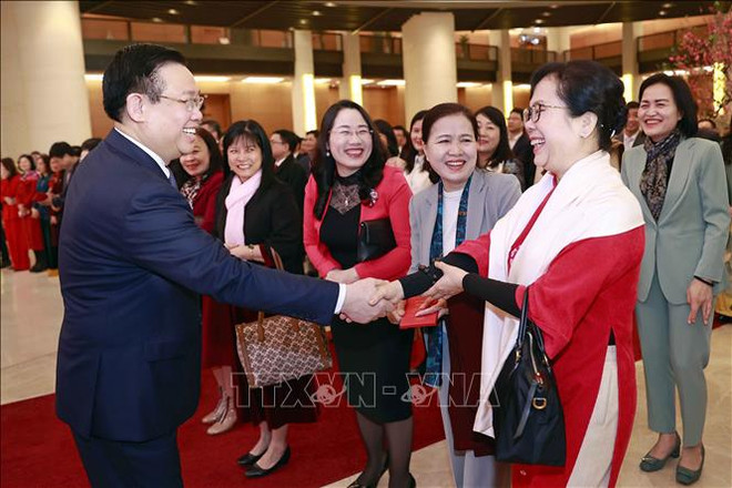 Presidente parlamentario de Vietnam felicita al personal de la Oficina legislativa ảnh 2 Presidente parlamentario de Vietnam felicita al personal de la Oficina legislativa ảnh 2