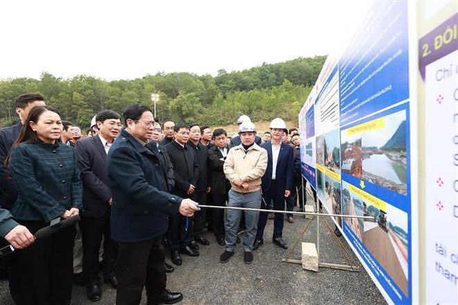 Premier vietnamita continúa inspeccionando proyectos infraestructurales claves ảnh 1 Premier vietnamita continúa inspeccionando proyectos infraestructurales claves ảnh 1