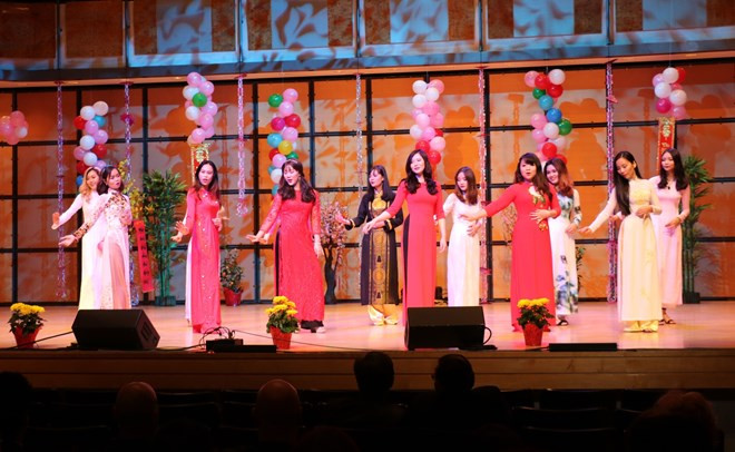 Vietnamitas en Canadá saludan Año Nuevo Lunar ảnh 1