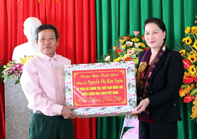 Presidenta del Parlamento vietnamita visita Ha Tinh en ocasión del próximo Tet ảnh 1 Presidenta del Parlamento vietnamita visita Ha Tinh en ocasión del próximo Tet ảnh 1