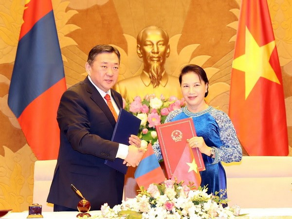 Presidente del Parlamento de Mongolia concluyó visita a Vietnam ảnh 1 Presidente del Parlamento de Mongolia concluyó visita a Vietnam ảnh 1