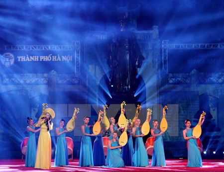 Diversos programas artísticos en saludo al Día de Liberación de Hanoi ảnh 1 Diversos programas artísticos en saludo al Día de Liberación de Hanoi ảnh 1