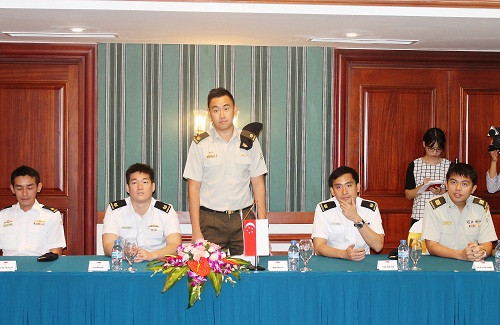 Oficiales jóvenes Vietnam-Singapur realizan encuentro de intercambio ảnh 1 Oficiales jóvenes Vietnam-Singapur realizan encuentro de intercambio ảnh 1