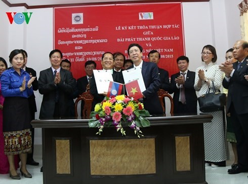 Radioemisoras de Laos y Vietnam firman acuerdo de cooperación ảnh 1 Radioemisoras de Laos y Vietnam firman acuerdo de cooperación ảnh 1