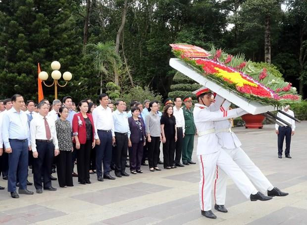 Honra máxima legisladora vietnamita a mártires de guerras patrióticas ảnh 1 Honra máxima legisladora vietnamita a mártires de guerras patrióticas ảnh 1