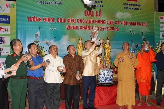 Celebran en Vientián réquiem en homenaje a los héroes y mártires vietnamitas ảnh 1 Celebran en Vientián réquiem en homenaje a los héroes y mártires vietnamitas ảnh 1