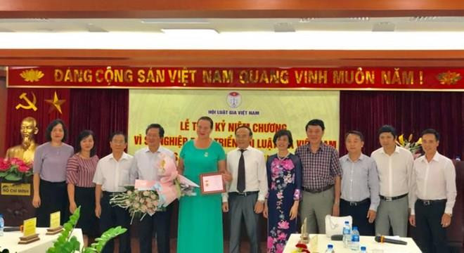 Vietnam honra a presidenta del Fondo Internacional “Camino de la Paz” ảnh 1 Vietnam honra a presidenta del Fondo Internacional “Camino de la Paz” ảnh 1