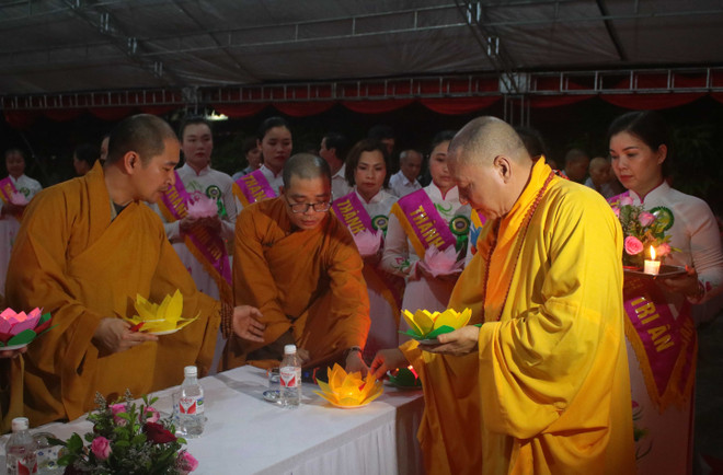 Celebran en Vietnam gran réquiem en homenaje a héroes y mártires ảnh 1
