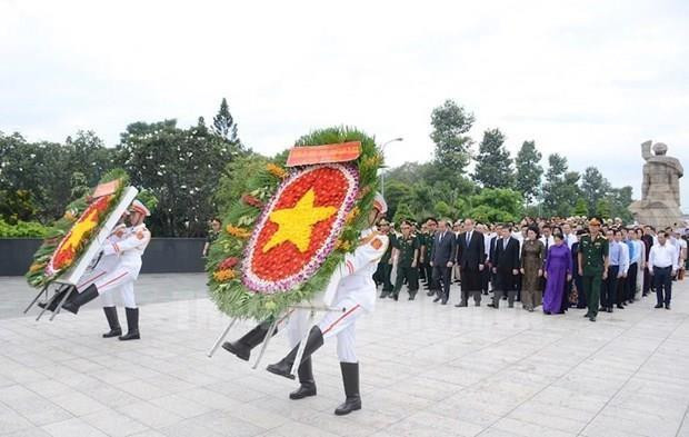 Dirigentes de Ciudad Ho Chi Minh rinden tributo a mártires ảnh 1 Dirigentes de Ciudad Ho Chi Minh rinden tributo a mártires ảnh 1
