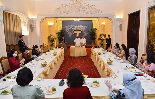 Resaltan papel del Grupo de Mujeres de Comunidad de la ASEAN en Hanoi ảnh 1