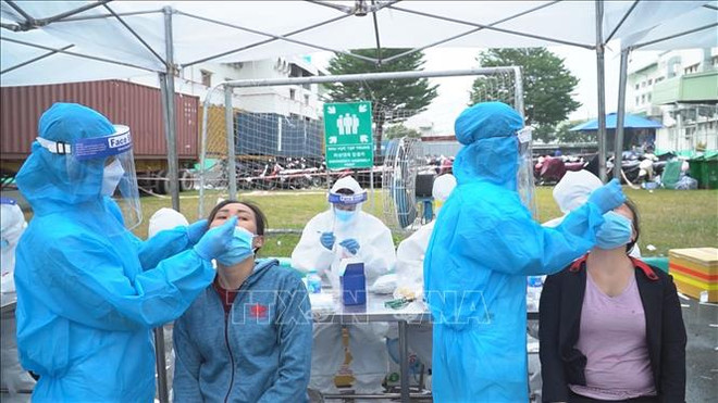 Ofrecen vacunación contra COVID-19 a trabajadores migrantes en provincia vietnamita ảnh 1