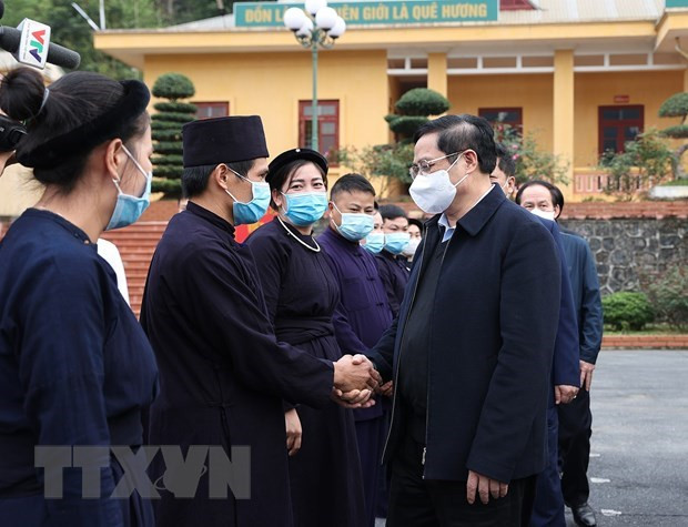 Premier de Vietnam continúa visita de trabajo en provincia fronteriza ảnh 1 Premier de Vietnam continúa visita de trabajo en provincia fronteriza ảnh 1