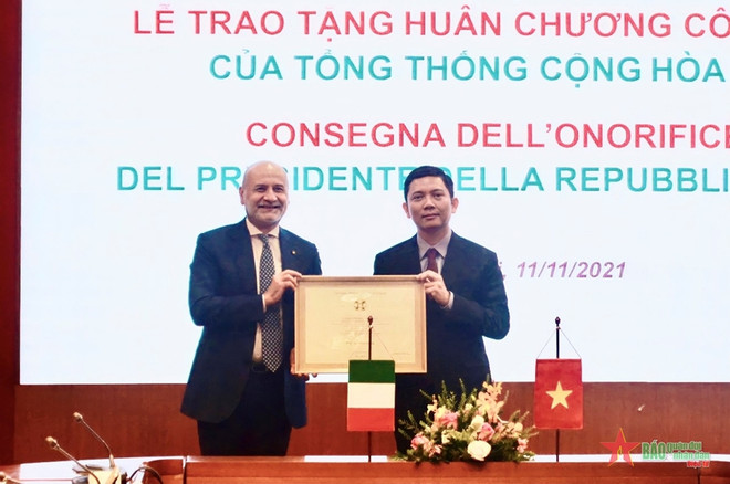 Otorgan Orden de la Estrella de Italia a ciudadano vietnamita ảnh 1 Otorgan Orden de la Estrella de Italia a ciudadano vietnamita ảnh 1