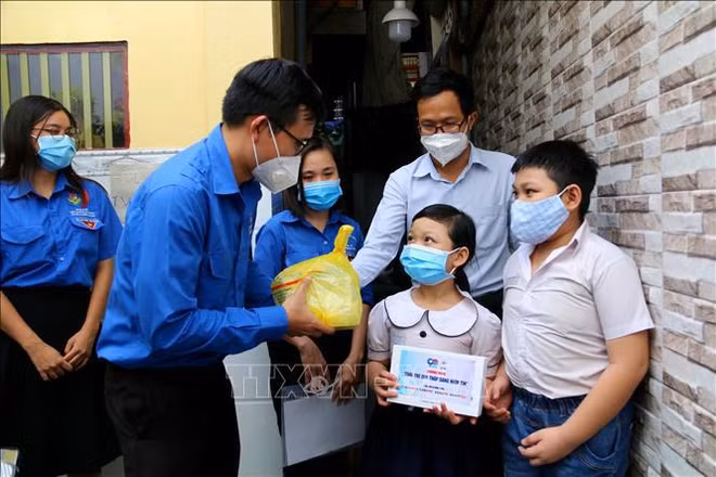 Proponen intensificar ayuda a ancianos y huérfanos por el COVID-19 en Ciudad Ho Chi Minh ảnh 2