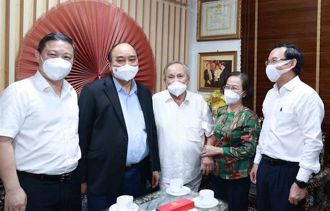 Felicitan a destacados docentes vietnamitas en ocasión del Día Nacional del Maestro ảnh 1 Felicitan a destacados docentes vietnamitas en ocasión del Día Nacional del Maestro ảnh 1