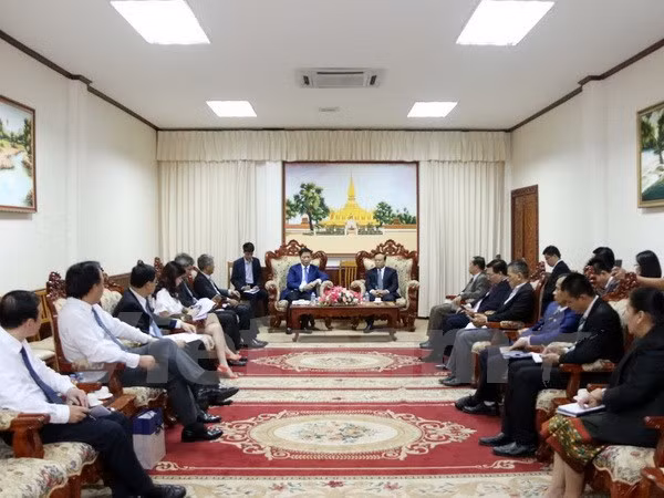 Vicepremier de Laos elogia relaciones de cooperación con Vietnam ảnh 1