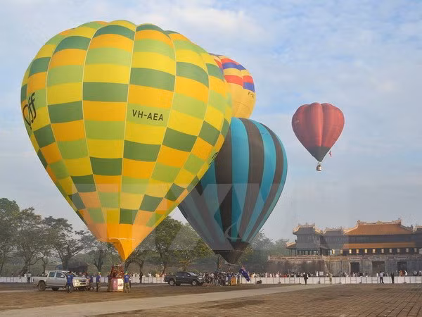 Inauguran en Hue Festival Internacional de Aerostato ảnh 1