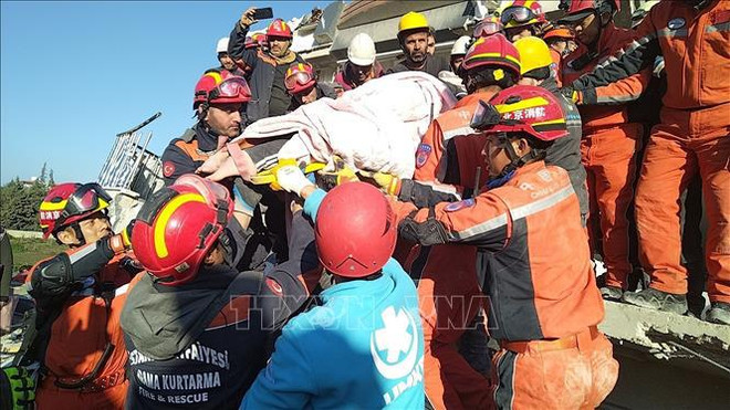Embajada de Vietnam en Turquía participa en rescate tras terremotos ảnh 1 Embajada de Vietnam en Turquía participa en rescate tras terremotos ảnh 1