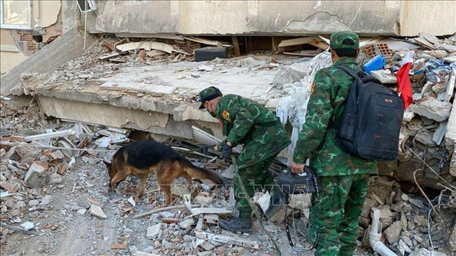 Embajador vietnamita participa en acto de homenaje a víctimas de terremoto ảnh 3 Embajador vietnamita participa en acto de homenaje a víctimas de terremoto ảnh 3