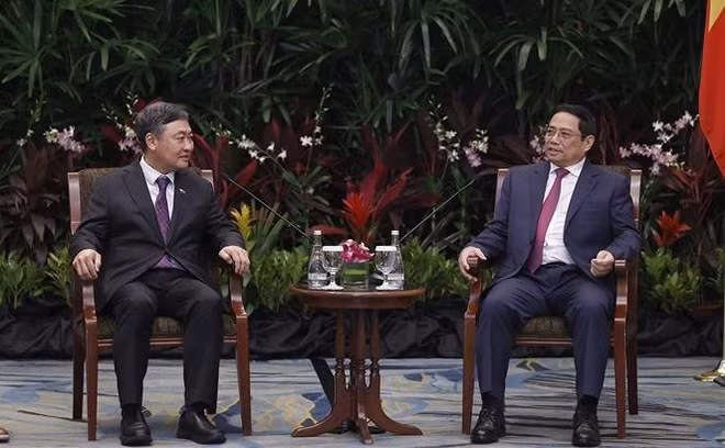 Premier de Vietnam recibe a empresas líderes de Singapur ảnh 1