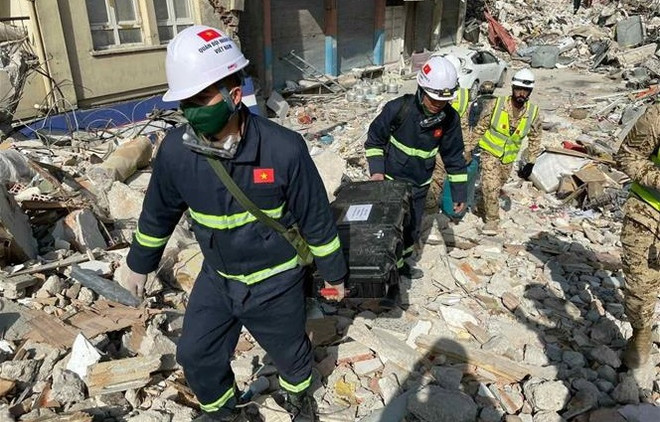 Rescatistas vietnamitas consiguen localizar víctimas del terremoto en Turquía ảnh 1 Rescatistas vietnamitas consiguen localizar víctimas del terremoto en Turquía ảnh 1