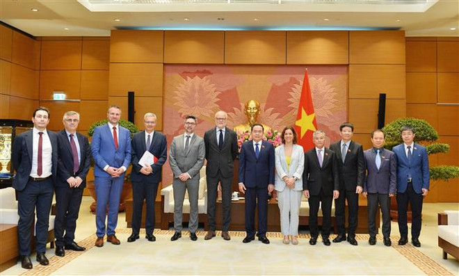 Vietnam y Francia por fortalecer cooperación bilateral ảnh 2 Vietnam y Francia por fortalecer cooperación bilateral ảnh 2