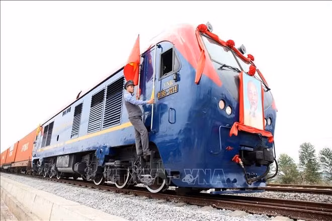 Inauguran servicios de transporte ferroviário de carga internacional en provincia vietnamita ảnh 1