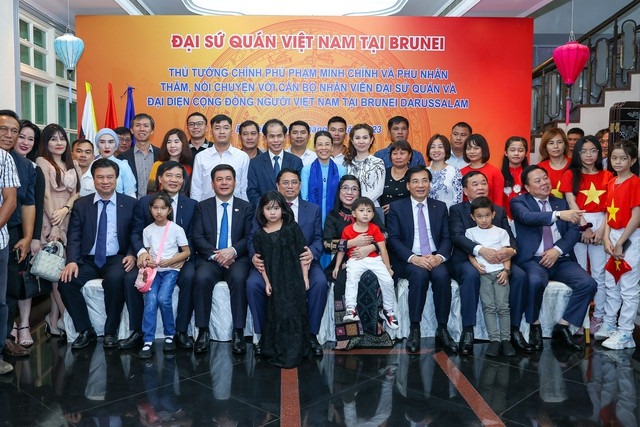 Premier de Vietnam resalta unidad entre connacionales en Brunei ảnh 1 Premier de Vietnam resalta unidad entre connacionales en Brunei ảnh 1