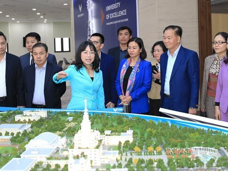 Delegación partidista laosiana continúa agenda de trabajo en Hanoi ảnh 1