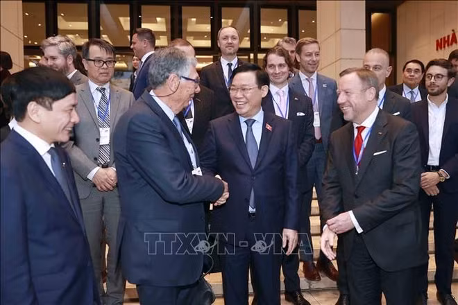 Vietnam desea promover nexos con UE, destaca presidente parlamentario ảnh 1