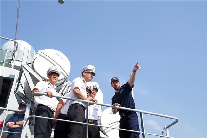 Fuerza naval de Vietnam realiza ejercicios conjuntos con Marina Real británica ảnh 1