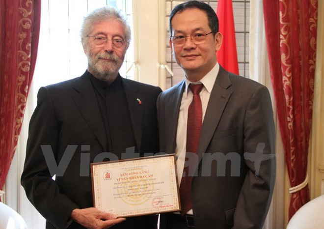 Vietnam honra a arquitecto argentino por su ayuda a víctimas del Agente Naranja ảnh 1 Vietnam honra a arquitecto argentino por su ayuda a víctimas del Agente Naranja ảnh 1
